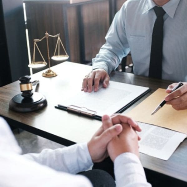 Những điều cần lưu ý khi sử dụng dịch vụ luật sư chuyên về đầu tư